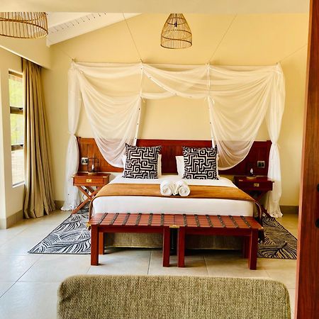 Hwange Safari Lodge Dete Extérieur photo