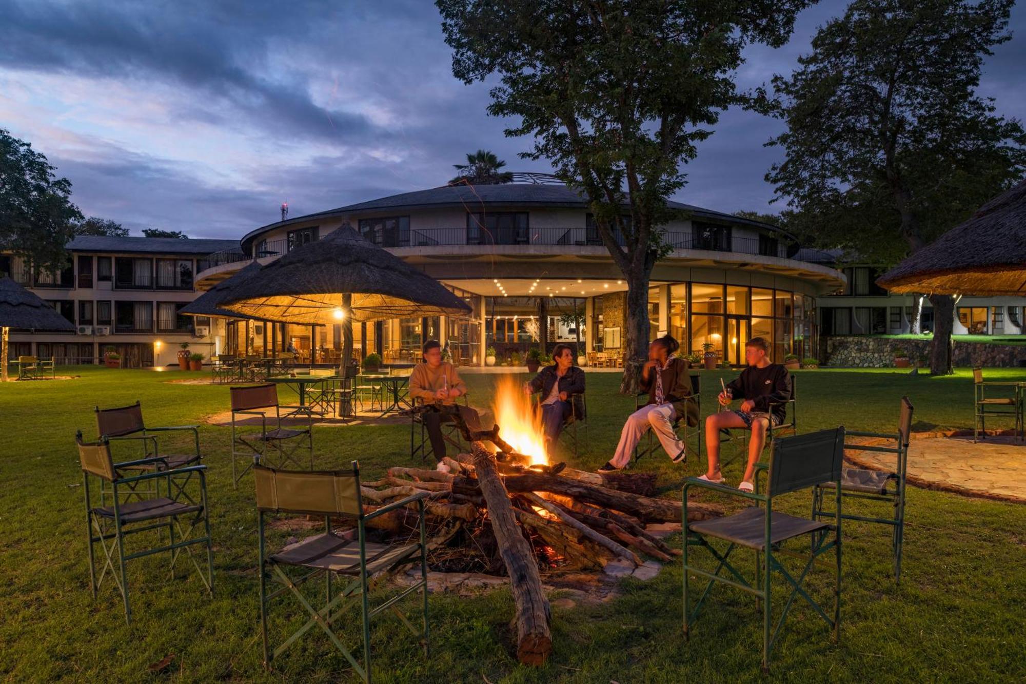 Hwange Safari Lodge Dete Extérieur photo